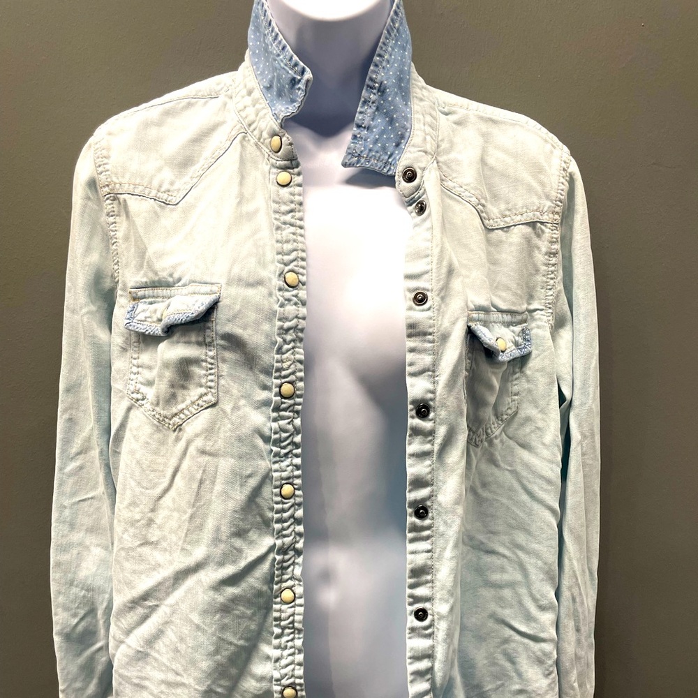 American eagle lightweight Jean jacket top